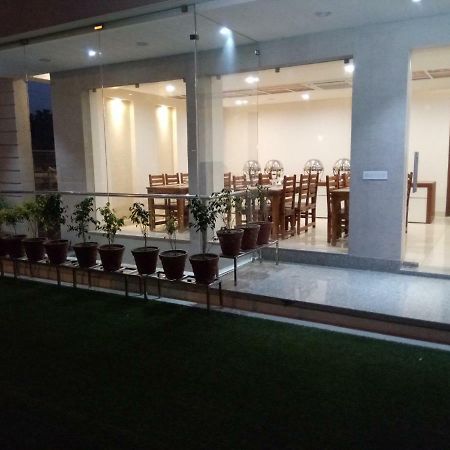 Hotel The Lighthouse ชัยปุระ ภายนอก รูปภาพ