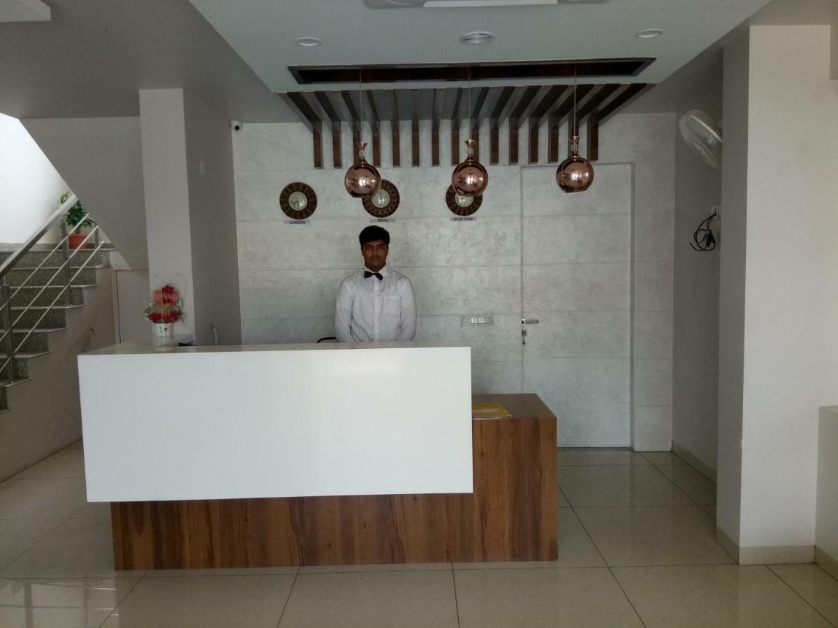 Hotel The Lighthouse ชัยปุระ ภายนอก รูปภาพ