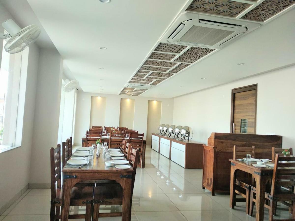 Hotel The Lighthouse ชัยปุระ ภายนอก รูปภาพ